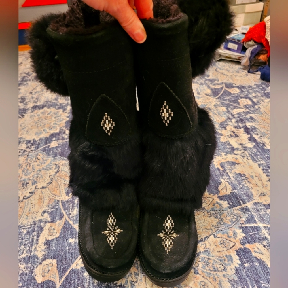 Manitobah Mukluks - sz 5 - almost new